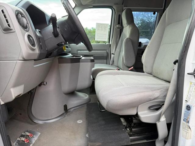 2011 Ford E-350 Super Duty XLT