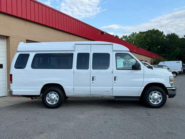 2011 Ford E-350 Super Duty XLT