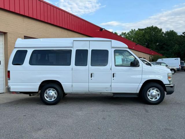 2011 Ford E-350 Super Duty XLT