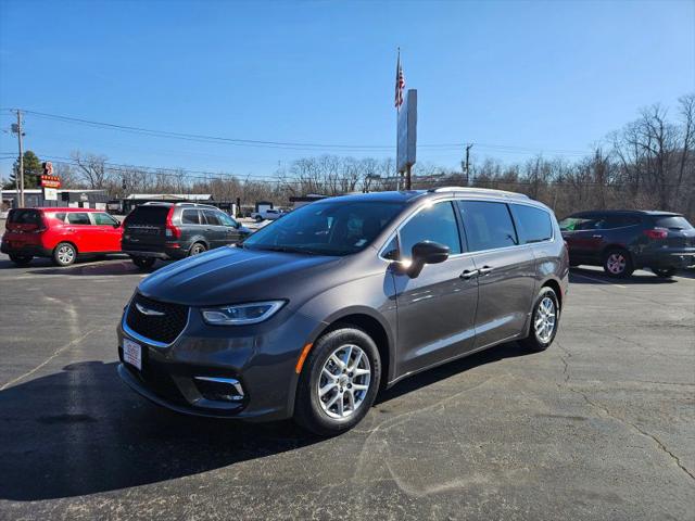 2022 Chrysler Pacifica Touring L for sale in Godfrey, IL