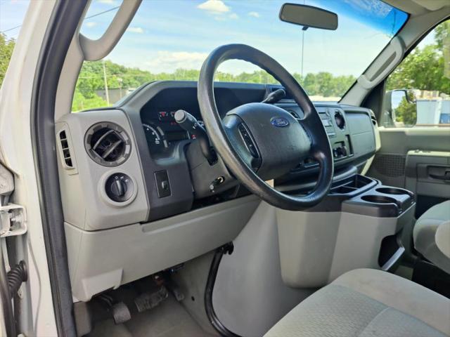 2010 Ford E-350 Super Duty XLT