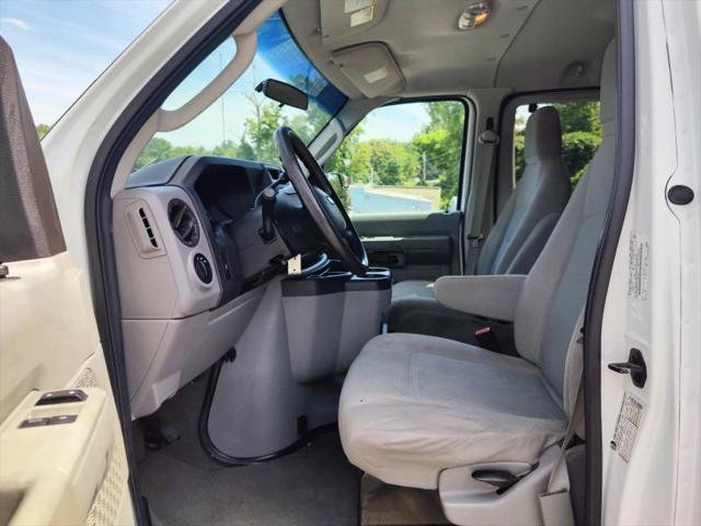 2010 Ford E-350 Super Duty XLT