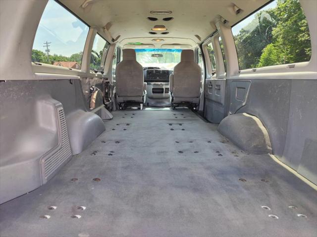 2010 Ford E-350 Super Duty XLT