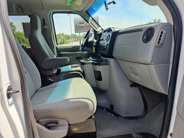 2010 Ford E-350 Super Duty XLT