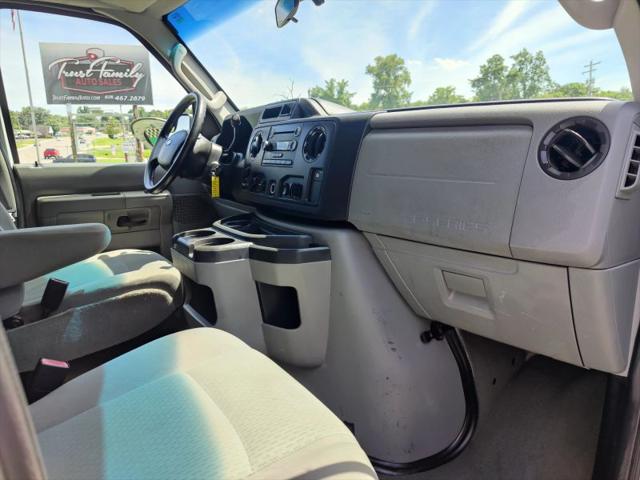 2010 Ford E-350 Super Duty XLT