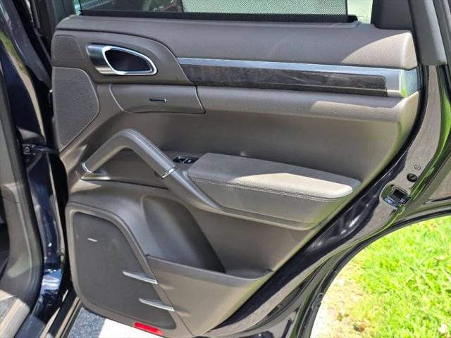 2017 Porsche Cayenne E-Hybrid S Platinum Edition
