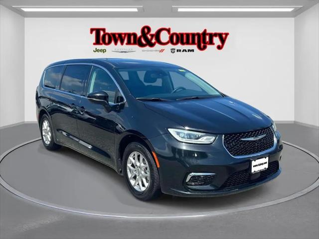 2023 Chrysler Pacifica Touring L for sale in Levittown, NY