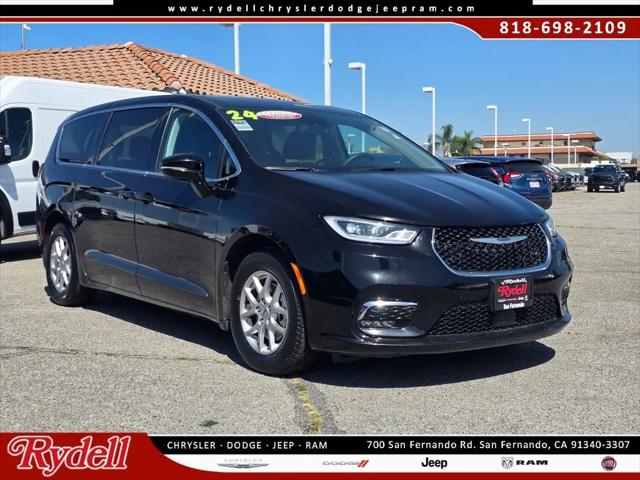 2024 Chrysler Pacifica Touring L for sale in San Fernando, CA