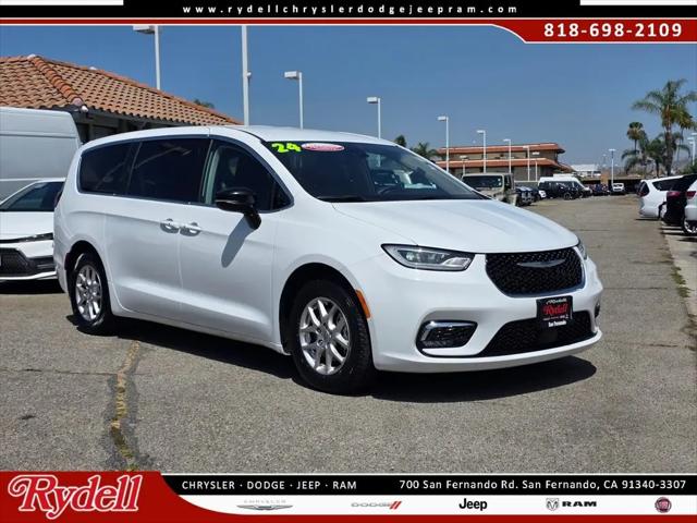 2024 Chrysler Pacifica Touring L for sale in San Fernando, CA