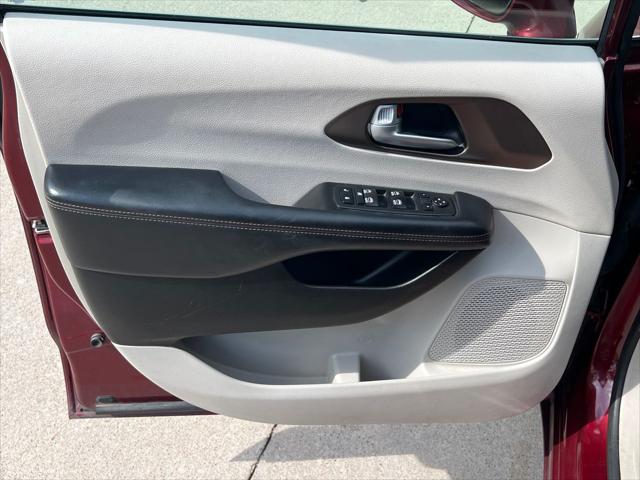 2017 Chrysler Pacifica Touring-L Plus