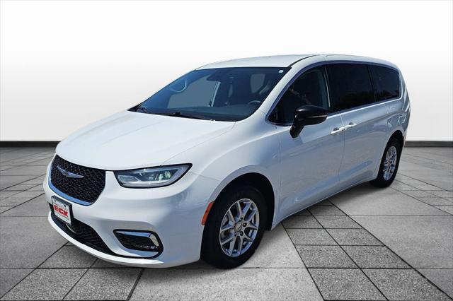 2024 Chrysler Pacifica Touring L for sale in Wichita, KS