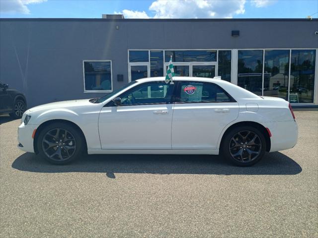 2021 Chrysler 300 Touring