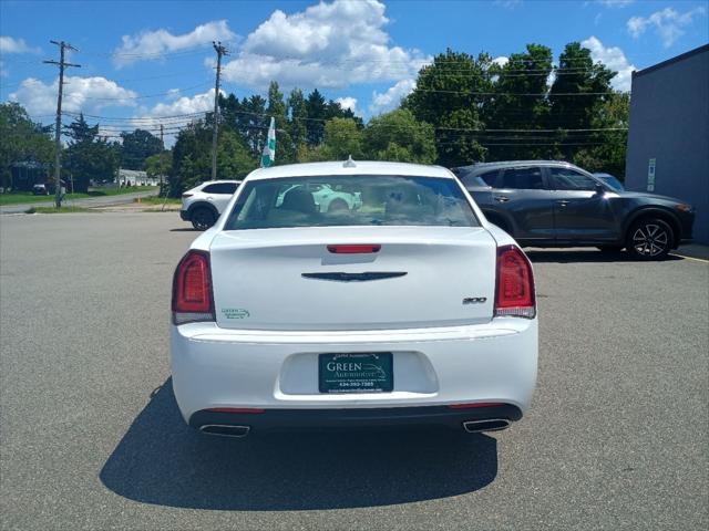 2021 Chrysler 300 Touring