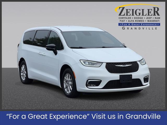 2025 Chrysler Pacifica Select for sale in Grandville, MI