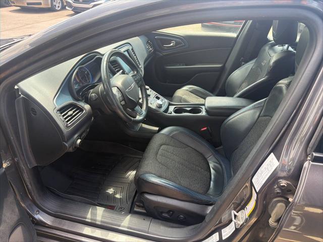 2015 Chrysler 200 S