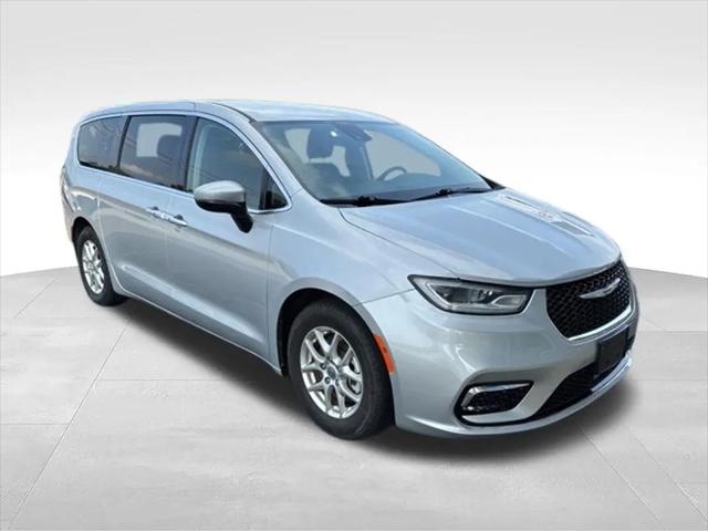 2023 Chrysler Pacifica Touring L for sale in Wabash, IN