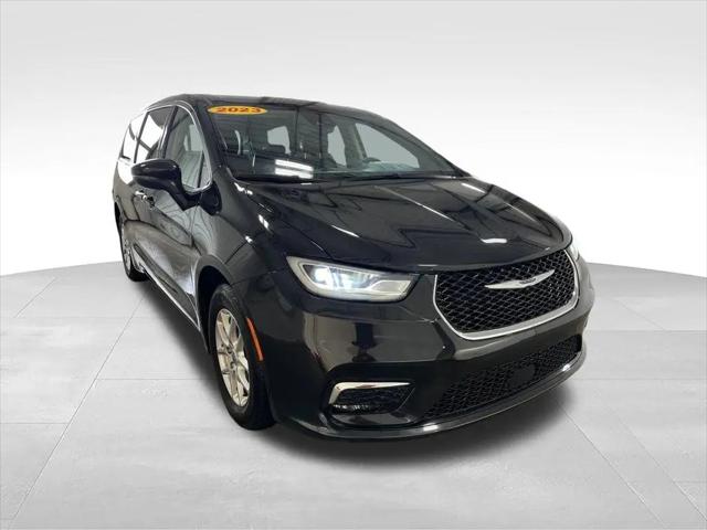 2023 Chrysler Pacifica Touring L for sale in Wabash, IN