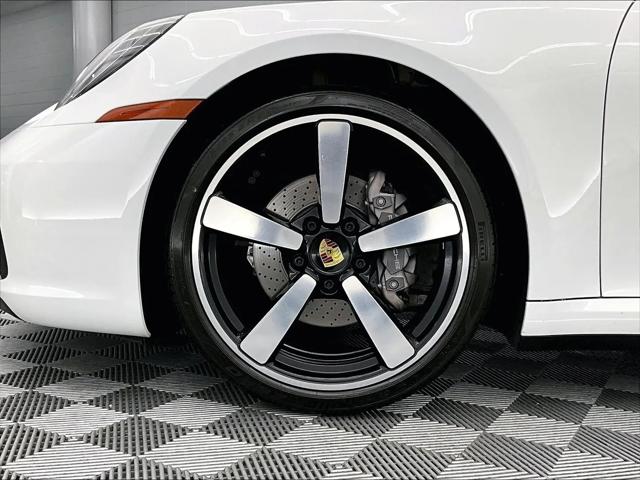 2022 Porsche 911 Carrera
