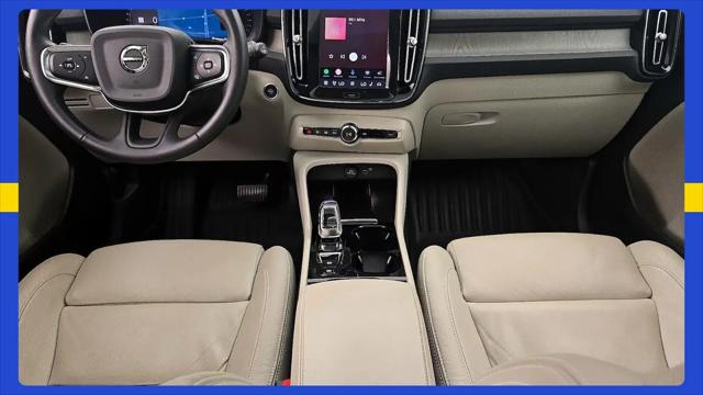 2023 Volvo XC40 B5 Plus Bright Theme