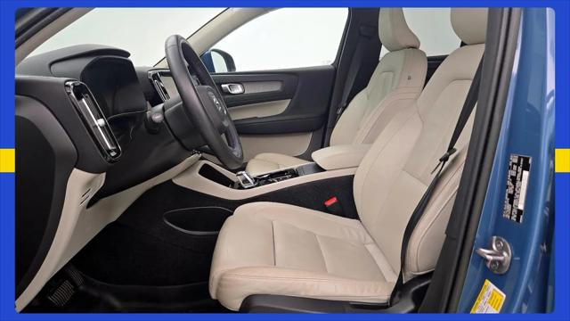 2023 Volvo XC40 B5 Plus Bright Theme