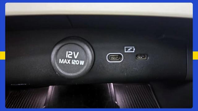 2023 Volvo XC40 B5 Plus Bright Theme