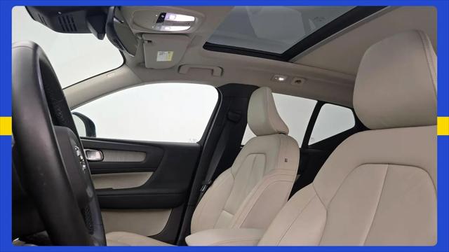 2023 Volvo XC40 B5 Plus Bright Theme