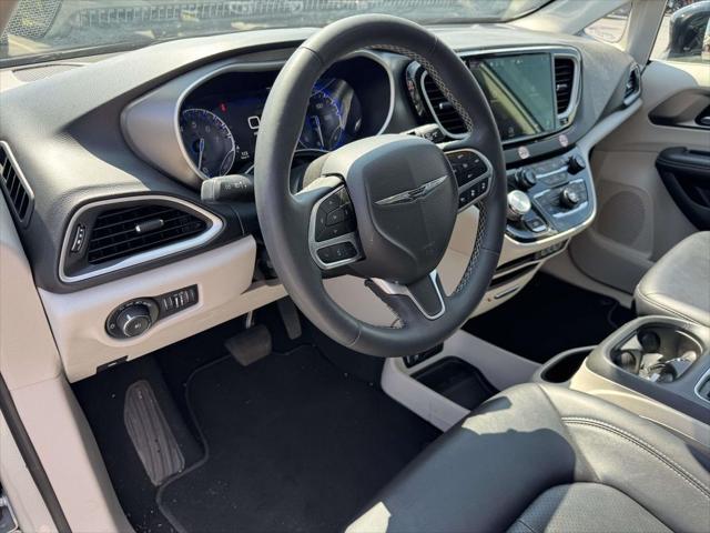 2024 Chrysler Pacifica Touring L 2024 Chrysler Pacifica Touring L