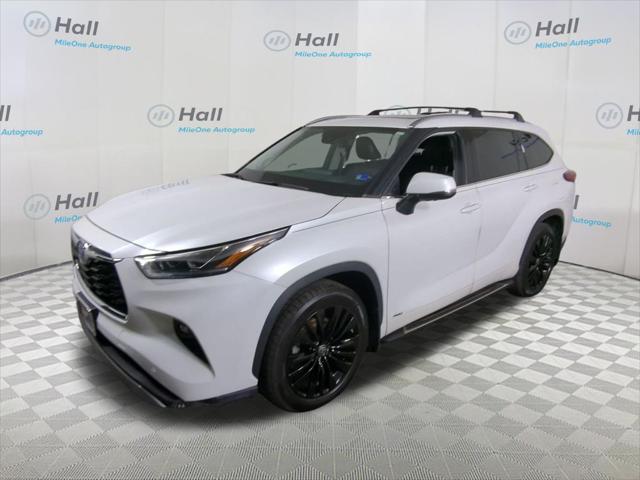 2022 Toyota Highlander Hybrid Platinum