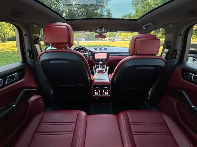 2023 Porsche Cayenne S Platinum Edition