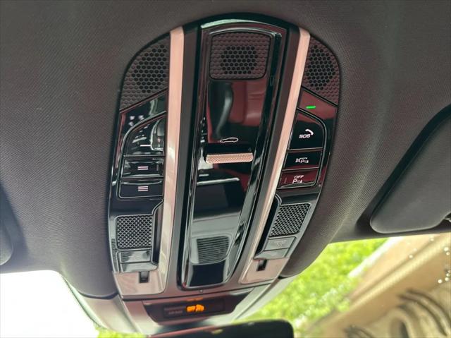 2023 Porsche Cayenne S Platinum Edition