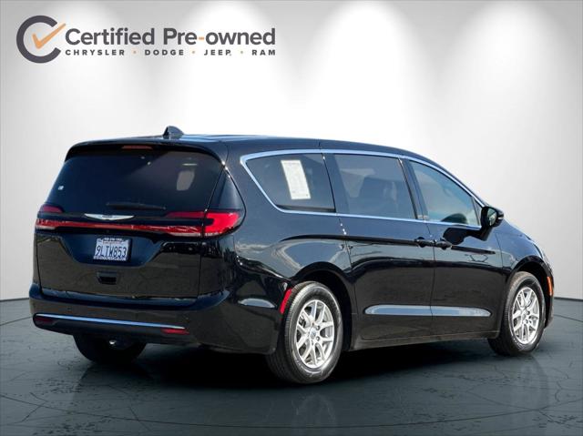 2025 Chrysler Pacifica Select