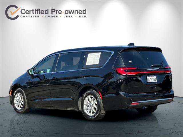 2025 Chrysler Pacifica Select