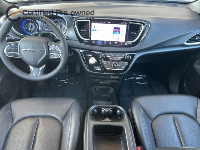 2025 Chrysler Pacifica Select