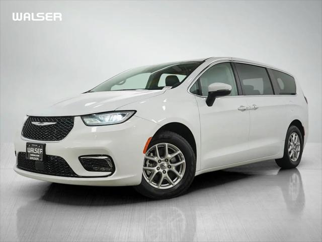 2023 Chrysler Pacifica Touring L for sale in Bloomington, MN