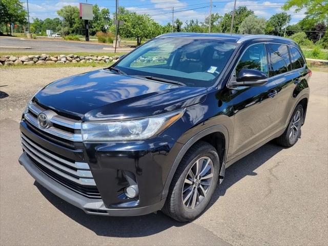 2019 Toyota Highlander XLE for sale in Waterford, MI