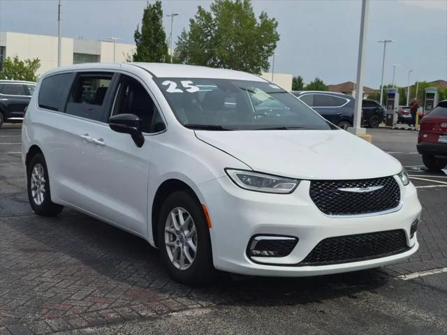 2025 Chrysler Pacifica Select for sale in Tinley Park, IL