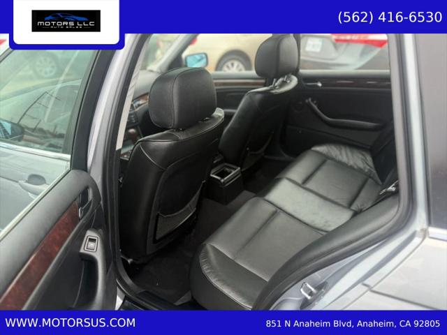 2005 BMW 325iT 325i