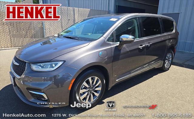 2023 Chrysler Pacifica Hybrid Limited for sale in Battle Creek, MI