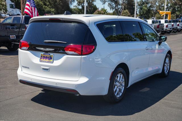 2027 Chrysler Pacifica LX