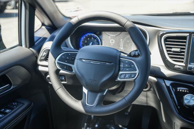 2027 Chrysler Pacifica LX