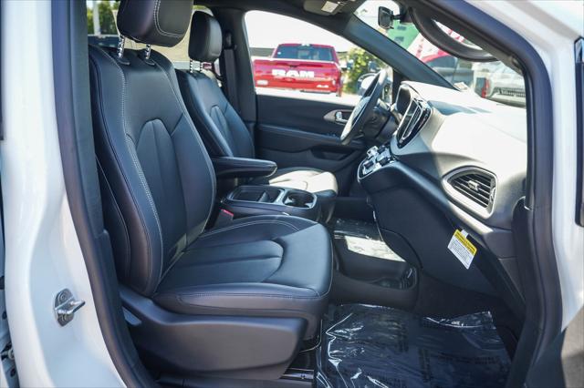 2027 Chrysler Pacifica LX