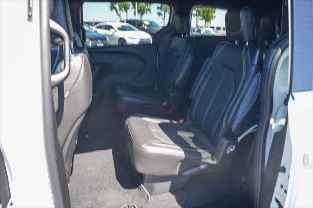 2027 Chrysler Pacifica LX