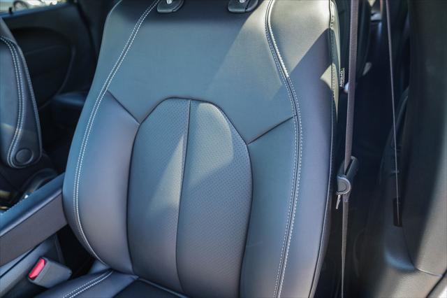2027 Chrysler Pacifica LX
