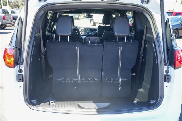 2027 Chrysler Pacifica LX
