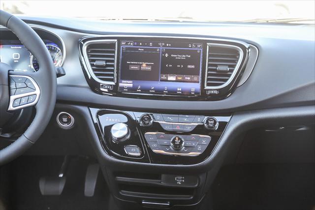 2027 Chrysler Pacifica LX
