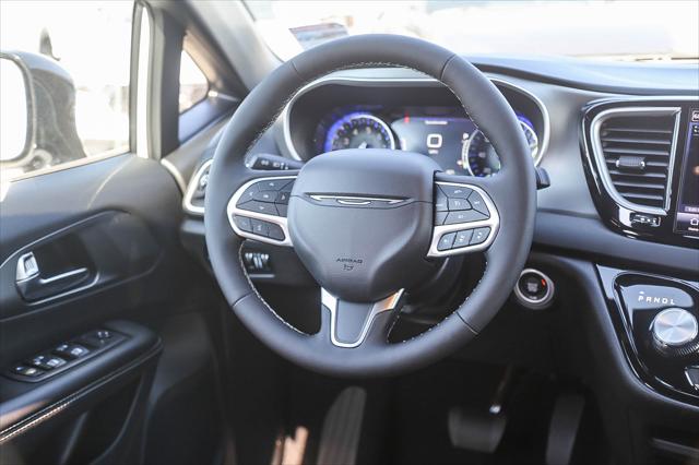 2027 Chrysler Pacifica LX