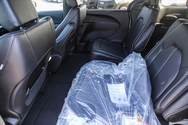 2027 Chrysler Pacifica LX