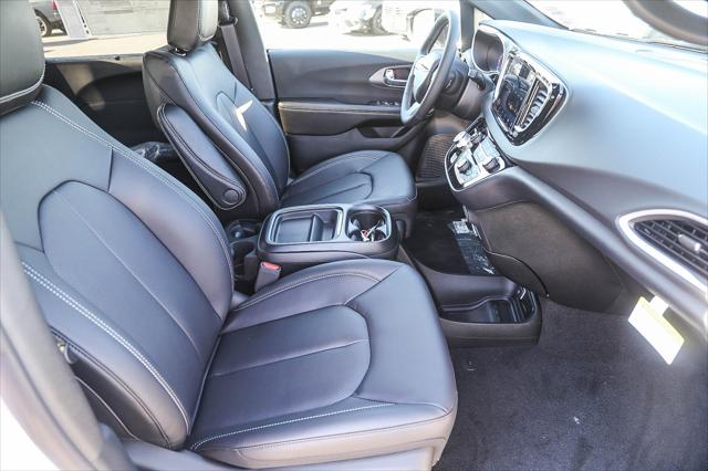 2027 Chrysler Pacifica LX