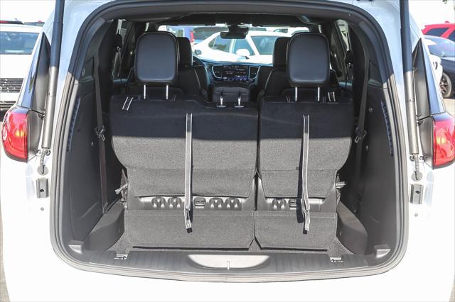 2027 Chrysler Pacifica LX