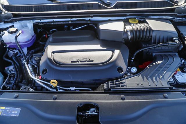 2027 Chrysler Pacifica LX